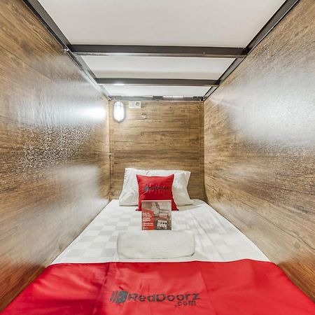 Reddoorz Hostel @ Feliz Noche Cengkareng Jakarta Ngoại thất bức ảnh