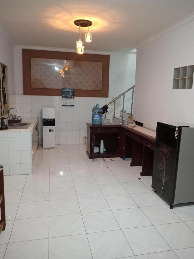 Reddoorz Hostel @ Feliz Noche Cengkareng Jakarta Ngoại thất bức ảnh